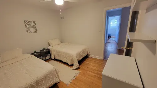 3 Bedroom, 1.5 Bath in The Heart Of Skokie, 4 Seasons Porch and Pet-Friendly