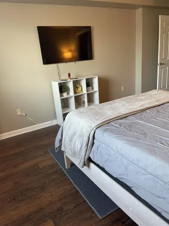 Modern Hollywood Hideaway - Steps from Walk of Fame!