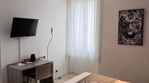 Brit Hotel Confort Nevers Centre Gare in Невер