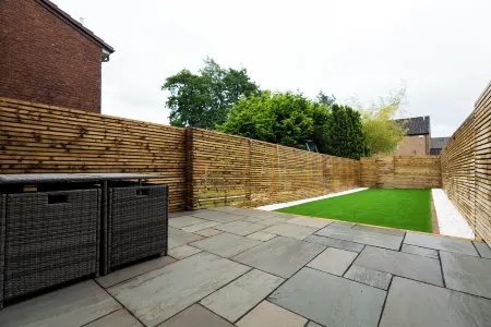 Stylish 2 Bedroom home in Glasgow Отели в г. Ньютон Мернс