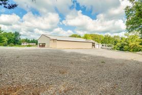 Murphysboro Retreat w/ Deck Near Kinkaid Lake!