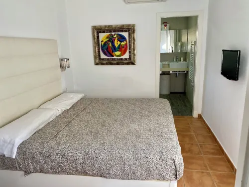 Charming 3-bedroom house with AC and WiFi in lovely Chiclana de la Frontera