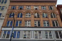 Cozy 1bedroom Apt Loft Style  in welcoming Hartford with WiFi, AC, Elevator