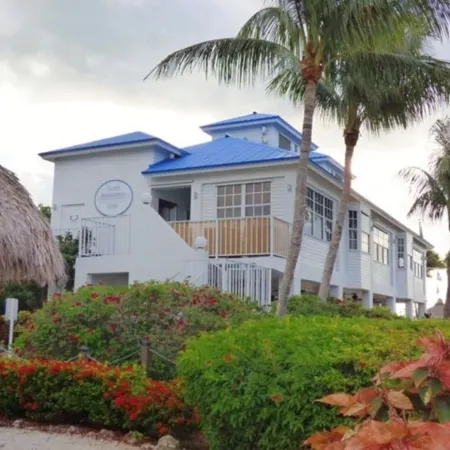 Top Floor unit with a ocean view!!!     PRIVATELY OWNED