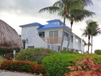 Top Floor unit with a ocean view!!!     PRIVATELY OWNED