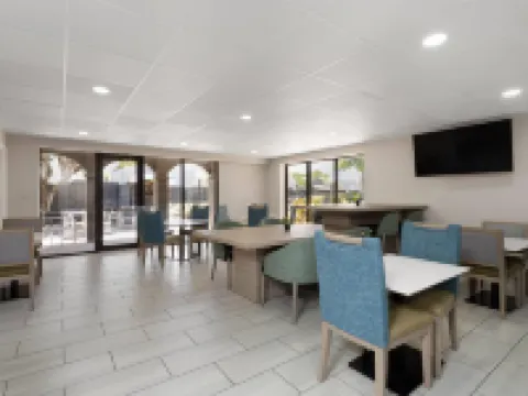 Hawthorn Extended Stay by Wyndham Ft Lauderdale Cypress Crk Hotels in Fort Lauderdale