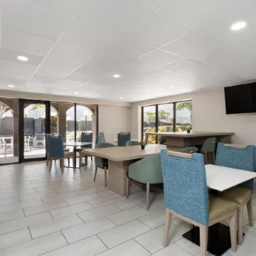 Hawthorn Extended Stay by Wyndham Ft Lauderdale Cypress Crk Отели в г. Форт-Лодердейл