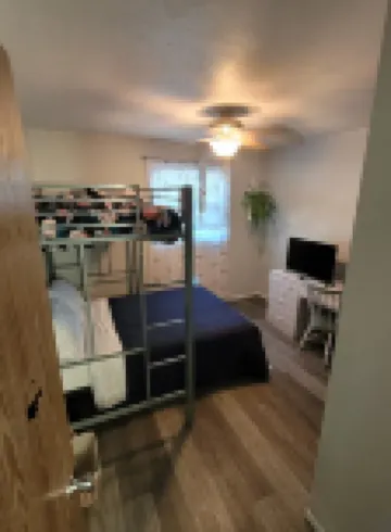 ​Work Crew Special: Monthly Rates Full Kitchen & Laundry 道格拉斯酒店