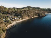 Little Roaring Beach Shack - cosy beachside retreat, Dover, Huon Valley. Hotels in Geeveston