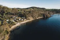 Little Roaring Beach Shack - cosy beachside retreat, Dover, Huon Valley.