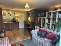 Beautiful Town Centre Apartment with River Terrace