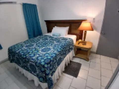 2-bedroom apartment in Cane Garden Bay with AC, WiFi, right on the beach front Hotels in 