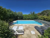 Cocoon Luberon / Detached house south of Luberon Hotels in Lauris