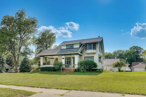 Sioux Center Home Near Dordt University - parking