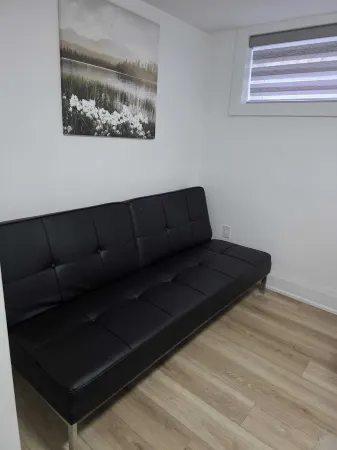 Cozy 3BR Basement in Scarborough – Kitchen & Bath Отели рядом с достопримечательностью «Торонто Ботаникал Гарден»