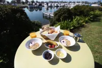 Mariners Cove Waterfront Motel and Apartments Hotels in Raymond Island