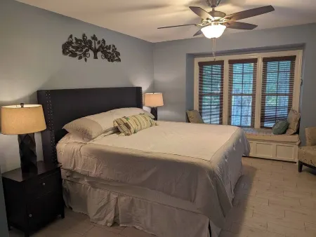 Cottage Beneath the Branches in Wachesaw-golf/pool/beach