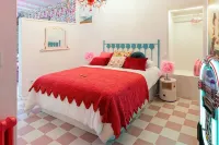 The 50's Suite. Barbie's summer house. Bathtub and jukebox Hotels in der Nähe von Cascada de Ezaro