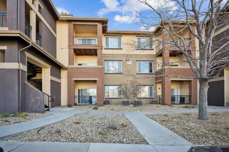 Castle Rock Retreat w/ queen bed, pool & hot tub