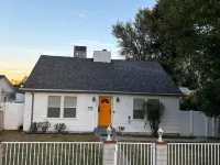 Private oasis near Reseda, Big Yard, Netflix/Prime, Close to Park and Mall Hotels in Reseda