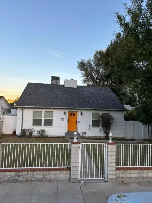 Private oasis near Reseda, Big Yard, Netflix/Prime, Close to Park and Mall Hotels in Reseda