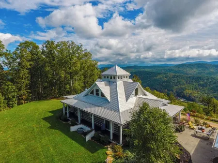 6BD, 5 Bath - Mountaintop Mansion in the Sky