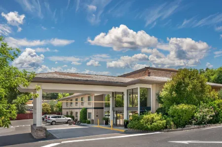 Best Western Plus Sonora Oaks Hotel  Conference Center Отели в г. Таоламн