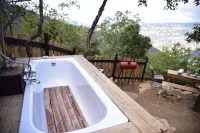 OWL NEST - LUXURIOUS TREEHOUSE EXPERIENCE WITH OUTDOOR HOT TUB