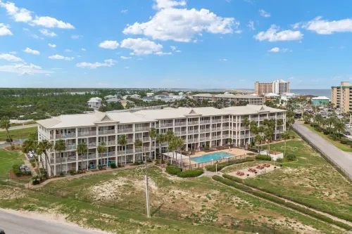 Gulf View Condo with a King Bed, Bunk Setup, and L-Shaped Balcony in Perdido Key - 3성급