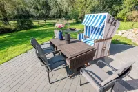 Oystercatcher vacation apartment with garden, terrace and beach chair