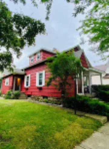 Beautiful, restored home a few steps from downtown Manistee!