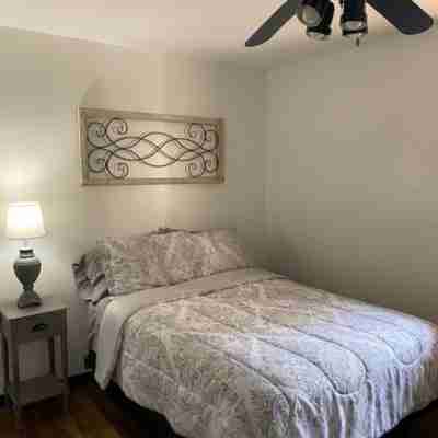 Charming 2-bedroom townhome in delightful New Bern with WiFi, AC Rooms