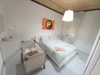 Large house in the countryside, relax a few miles from highways.Large garden Duomo di Voghera附近的飯店