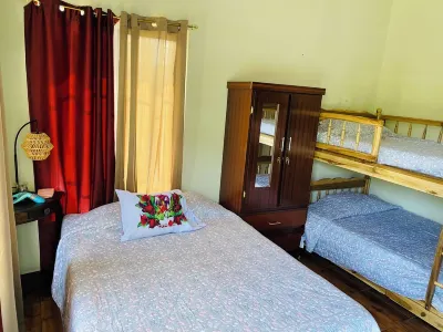 Rent an individual room or all 4 rooms, with WiFi, AC in Las Veraneras, Acajutla فنادق في 