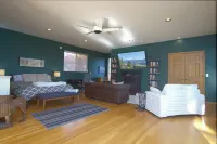 Charming Vineyard Retreat in Willamette Valley