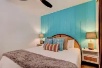 Welcome to the Jungle- Triplex across the street from the beach, heated pool