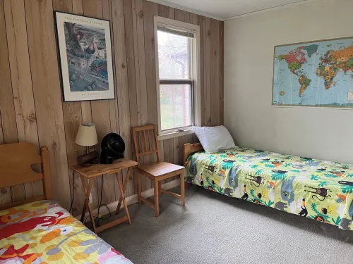 5 Minutes to Southampton's gorgeous beach! Family and pet friendly cottage.