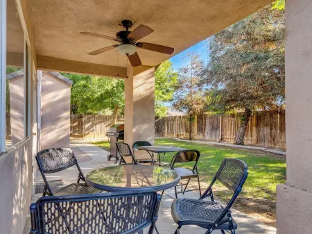 Spacious Home-BBQ,Ev,Comfy BEDS,Near Shops.