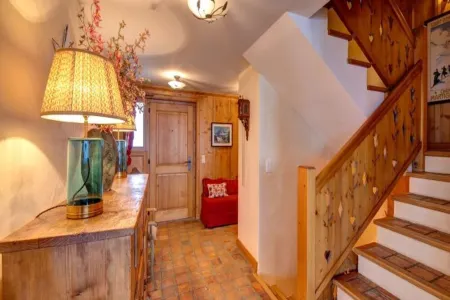 210SQM of Swiss Alpine charm-Minutes to the Ski lift