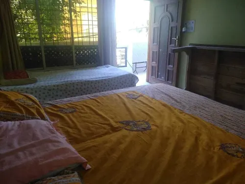 HOUSE, 3 PRIVATE DOUBLE BEDROOMS WITH BATH AND KITCHEN