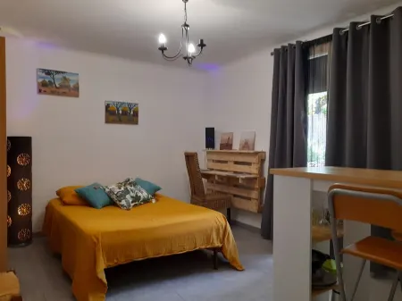 Studio for rent St Cassien lake Отели в г. Турет