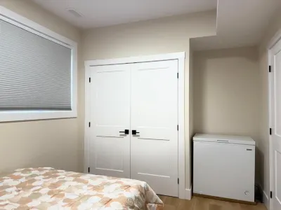 Luxurious & Cozy Family sized apartment Hotels in Bedford