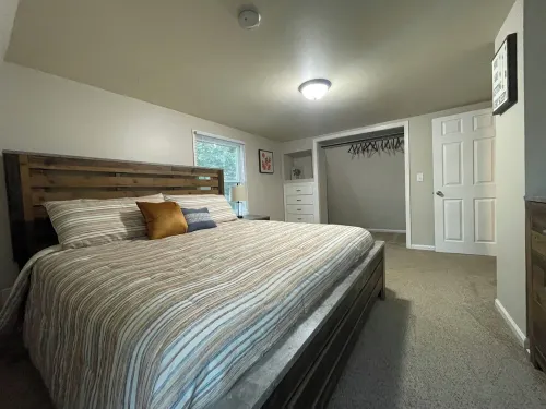 Charming 2-bedroom home in quiet area, fenced in backyard, and walk downtown