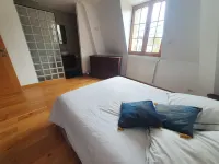 Maison Confortable 7 Couchages . 25 mn Paris Parking Privé et Portail Électrique Hotels in Brunoy