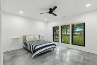 Experience Happie Space on Snow Lake, a Cozy Lakefront Retreat with Privacy Hotels in Jamestown Township