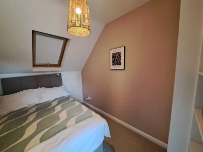 Charming 2-bedroom apartment in Blackwater with WiFi Отели в г. 