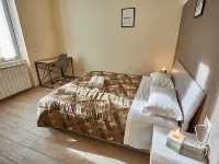 Charming apartment 3 bedrooms, 5 minutes walk from lake and train station Hotels in Lecco