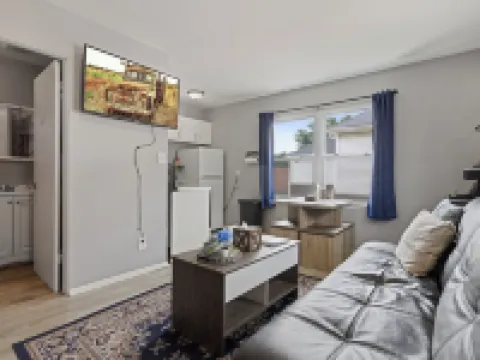 Rustic Spacious Studio/Aurora area/Sleeps 2/Pet Friendly/FREE WI-FI & Parking 奧羅拉酒店