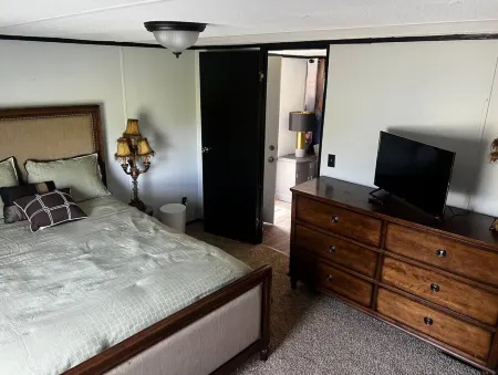 Charming 2-bedroom manufactured Home in Stanton with serene peace. Отели в г. Типтон