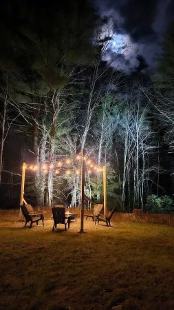 Escape for 8. HotTub, Gym, Firepit, Brook & Big Yard Near Outdoor Adventures